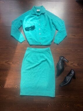 Vintage 1950s/60s Turquoise Knit Sweater & Skirt Set (lamb wool)